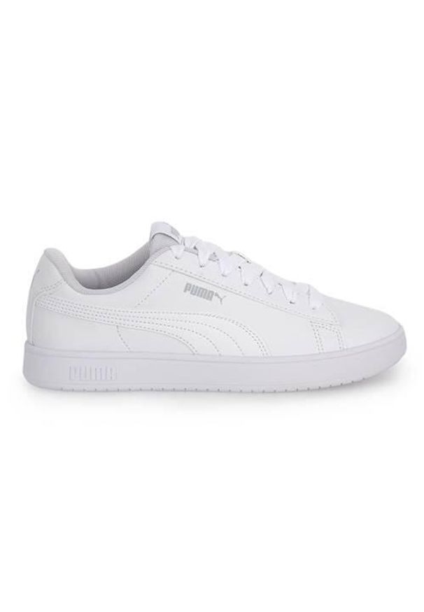 Buty do chodzenia damskie Puma Rickie Classic Jr. Okazja: na co dzień. Kolor: biały. Materiał: materiał, syntetyk. Szerokość cholewki: normalna. Sport: turystyka piesza