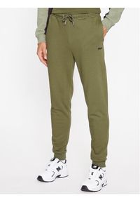Fila Spodnie dresowe FAM0500 Zielony Regular Fit. Kolor: zielony. Materiał: bawełna #1