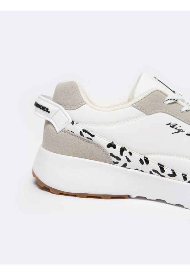Big-Star - Sneakersy damskie z beżowymi wstawkami białe LL274957 101. Kolor: biały