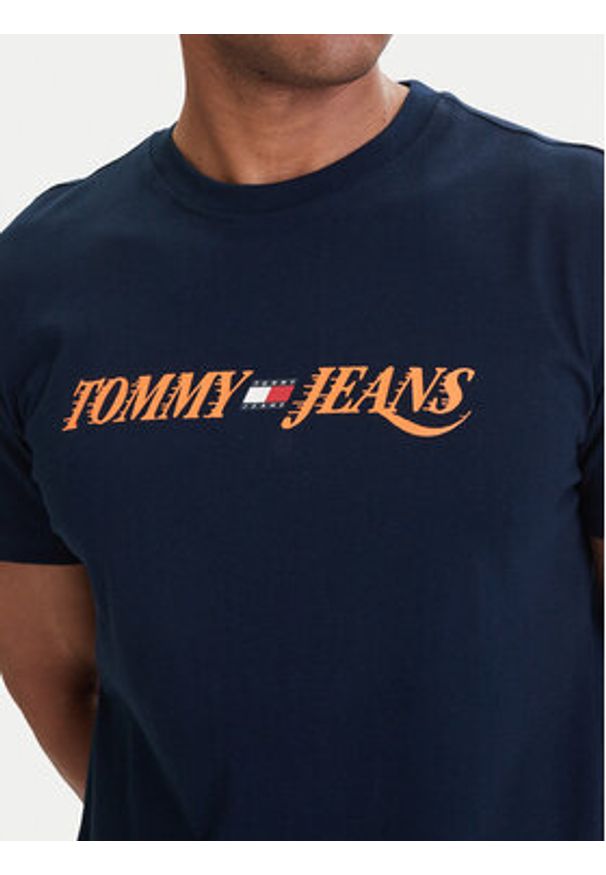 Tommy Jeans T-Shirt DM0DM22548 Granatowy Regular Fit. Kolor: niebieski. Materiał: bawełna