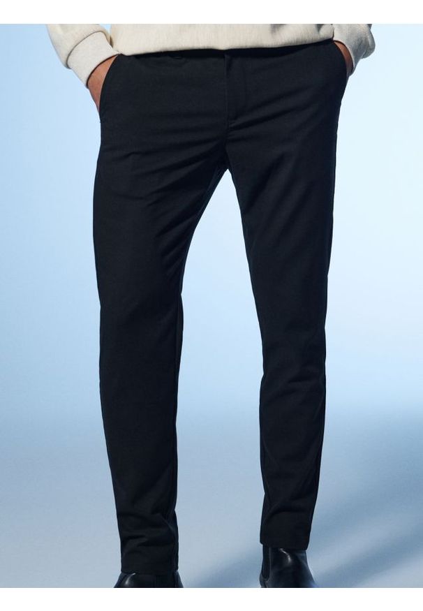 Sinsay - Spodnie chino slim w kratę - czarny. Kolor: czarny