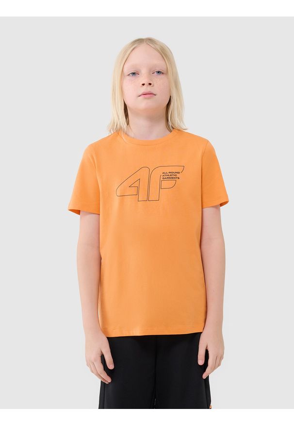 4f - T-shirt regular z nadrukiem chłopięcy - pomarańczowy. Okazja: na co dzień. Kolor: pomarańczowy. Materiał: bawełna, jersey, dzianina. Długość rękawa: krótki rękaw. Długość: krótkie. Wzór: nadruk. Sezon: lato. Styl: sportowy, casual, klasyczny