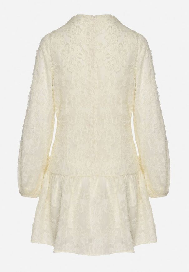 Born2be - Jasnobeżowa Koronkowa Sukienka z Kopertowym Dekoltem i Marszczeniami Labisse. Okazja: na co dzień. Typ kołnierza: dekolt kopertowy. Kolor: beżowy. Materiał: koronka. Typ sukienki: kopertowe. Styl: casual, klasyczny