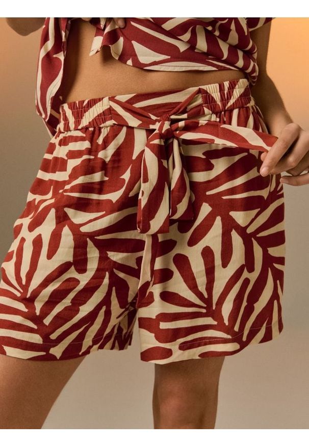 Sinsay - Wiskozowe szorty - żółty. Kolor: żółty. Materiał: wiskoza