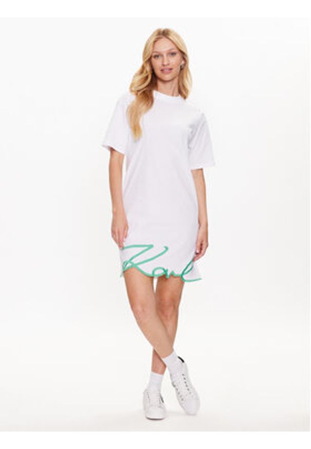 Karl Lagerfeld - KARL LAGERFELD Sukienka codzienna Signature 231W1357 Biały Relaxed Fit. Okazja: na co dzień. Typ kołnierza: dekolt w karo. Kolor: biały. Materiał: bawełna. Typ sukienki: proste. Styl: casual