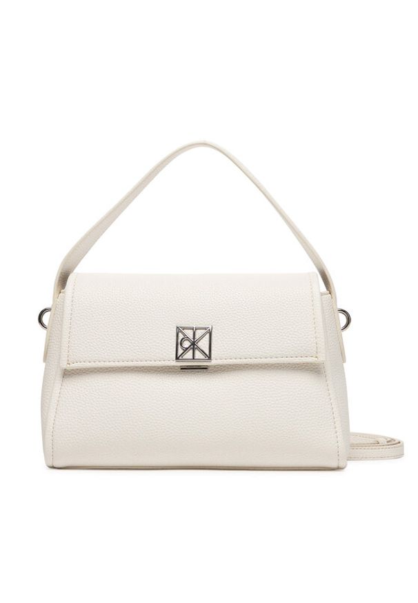 Calvin Klein Torebka Emblem Hw Pebble Shoulder Bag 25 LV04F3425G Biały. Kolor: biały. Materiał: skórzane