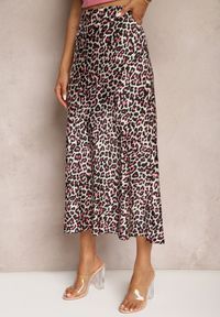 Renee - Fuksjowo-Czarna Spódnica High Waist ze Zwierzęcym Printem i Gumką w Talii Dimella. Stan: podwyższony. Kolor: różowy. Materiał: materiał, jedwab, wiskoza. Wzór: nadruk, motyw zwierzęcy. Styl: wizytowy, klasyczny, elegancki #3