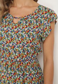 Born2be - Granatowo-Niebieska Bawełniana Sukienka w Kwiaty z Gumką w Talii i Falbanką Dimllara. Okazja: na co dzień. Kolor: niebieski. Materiał: bawełna. Wzór: kwiaty. Styl: klasyczny, casual, elegancki #2