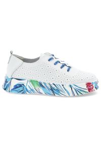 Białe Sneakersy Filippo Modne Obuwie Damskie. Okazja: na co dzień. Kolor: biały. Materiał: materiał. Szerokość cholewki: normalna. Wzór: aplikacja, kolorowy. Styl: sportowy, casual, klasyczny #5
