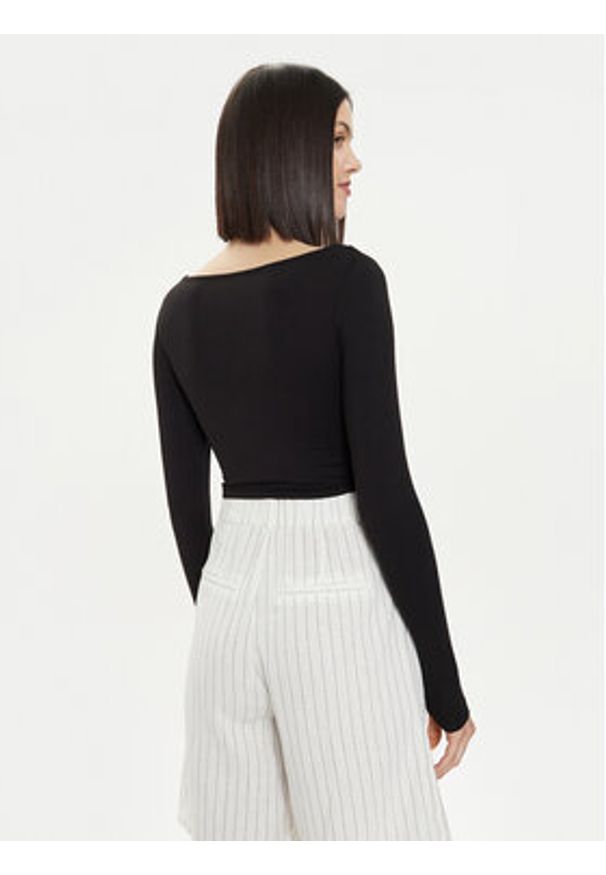 Gina Tricot Bluzka 22145 Czarny Slim Fit. Kolor: czarny. Materiał: wiskoza