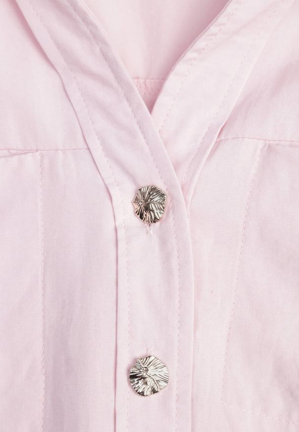 Renee - Różowa Koszulowa Sukienka z Wiskozą i Bawełną Ściągana w Talii Corralure. Kolor: różowy. Materiał: wiskoza, bawełna. Sezon: wiosna, lato. Typ sukienki: koszulowe. Styl: klasyczny, elegancki