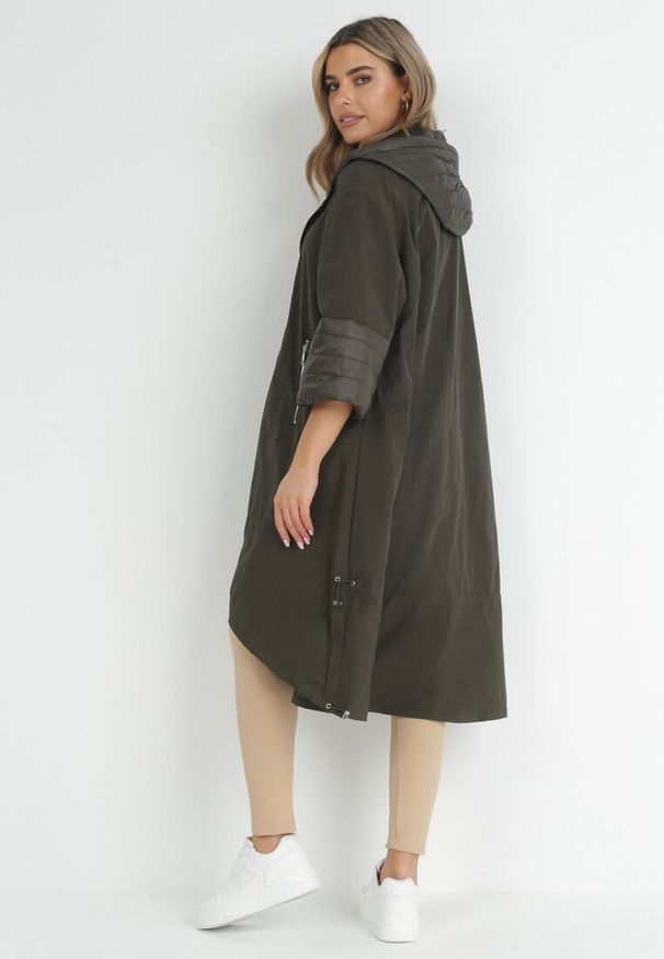 Born2be - Ciemnozielony Asymetryczny Płaszcz z Kapturem i Rękawem 3/4 Maze. Typ kołnierza: kaptur. Kolor: zielony. Długość: długie. Sezon: wiosna, jesień