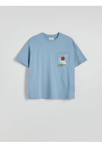 Reserved - T-shirt boxy z kieszonką - jasnoniebieski. Kolor: niebieski. Materiał: bawełna