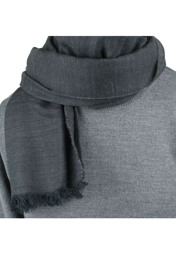 Lekki Szalik Wiosenno-Jesienny - Teer - Granatowy Melanż. Okazja: na spacer. Kolor: niebieski. Materiał: poliester. Wzór: melanż. Sezon: jesień, wiosna. Styl: elegancki