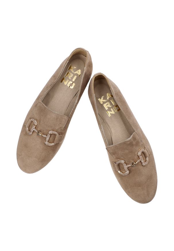 Beżowe Półbuty Karino Modne Obuwie Damskie. Okazja: na co dzień. Kolor: beżowy. Materiał: skóra, zamsz. Szerokość cholewki: normalna. Wzór: aplikacja. Styl: klasyczny, casual, elegancki