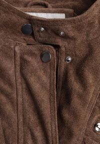 Born2be - Brązowa Kurtka z Imitacji Zamszu w Stylu Utility z Suwakami i Paskiem Birasa. Okazja: na co dzień. Kolor: brązowy. Materiał: zamsz. Wzór: gładki. Styl: casual, elegancki, rockowy #5