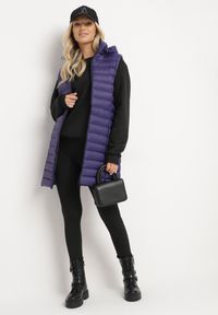Born2be - Ciemnofioletowa Kamizelka Pikowana o Dłuższym Fasonie z Kapturem Vitilie. Okazja: na co dzień. Typ kołnierza: kaptur. Kolor: fioletowy. Materiał: jeans. Długość: długie. Styl: elegancki, casual #4