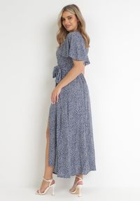 Born2be - Granatowa Sukienka Theminophe. Okazja: na co dzień. Kolor: niebieski. Materiał: wiskoza, materiał, tkanina. Wzór: kropki. Typ sukienki: rozkloszowane, kopertowe, proste. Styl: casual. Długość: maxi #5