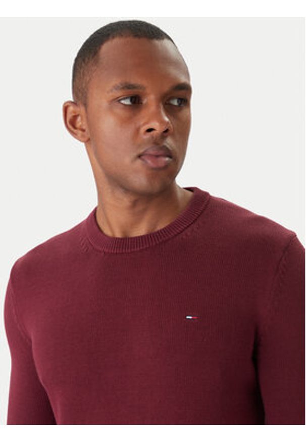 Tommy Jeans Sweter DM0DM21787 Bordowy Regular Fit. Kolor: czerwony. Materiał: bawełna