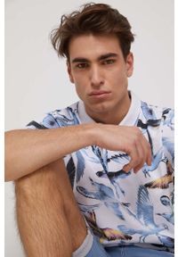 medicine - Medicine polo męski kolor biały wzorzysty. Typ kołnierza: polo. Kolor: biały. Materiał: dzianina. Długość rękawa: krótki rękaw. Długość: krótkie #1