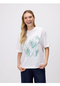Reserved - T-shirt z haftem - zielony. Kolor: zielony. Materiał: dzianina, bawełna. Wzór: haft