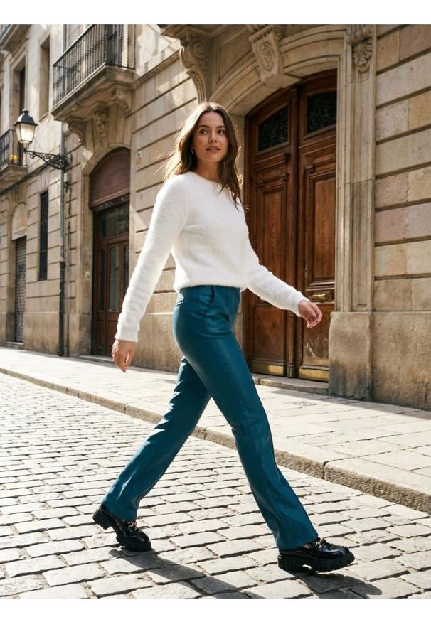 Sinsay - Spodnie flare - zielony. Kolor: zielony