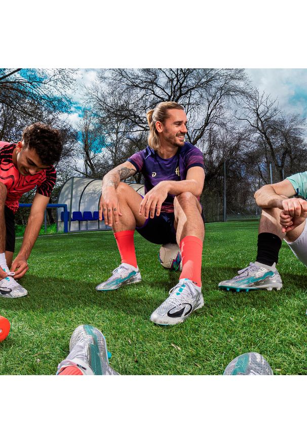 KIPSTA - Spodenki piłkarskie Kipsta Viralto II edycja „AG” Antoine Griezmann. Materiał: materiał, elastan, poliester. Sport: piłka nożna