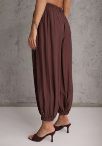 Renee - Brązowe Spodnie High Waist o Kroju Balloon Mezesha. Okazja: na co dzień. Stan: podwyższony. Kolor: brązowy. Długość: krótkie. Styl: boho, casual #4