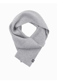 Ombre Clothing - Męski monochromatyczny szalik z prążkowanej dzianiny – szary V2. Okazja: na co dzień. Kolor: szary. Materiał: prążkowany, dzianina. Wzór: aplikacja, ze splotem, jednolity. Styl: klasyczny, wizytowy, casual