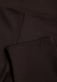 Born2be - Brązowe Gładkie Legginsy z Wysokim Stanem i Panelem Podkreślającym Talię Noseno. Okazja: na co dzień. Stan: podwyższony. Kolekcja: plus size. Kolor: brązowy. Długość: krótkie. Wzór: gładki. Styl: casual, sportowy #5