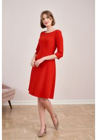 Marie Zélie - Sukienka Asteria krepa wiskozowa czerwona. Kolor: czerwony. Materiał: wiskoza. Wzór: gładki. Typ sukienki: trapezowe. Styl: klasyczny #3