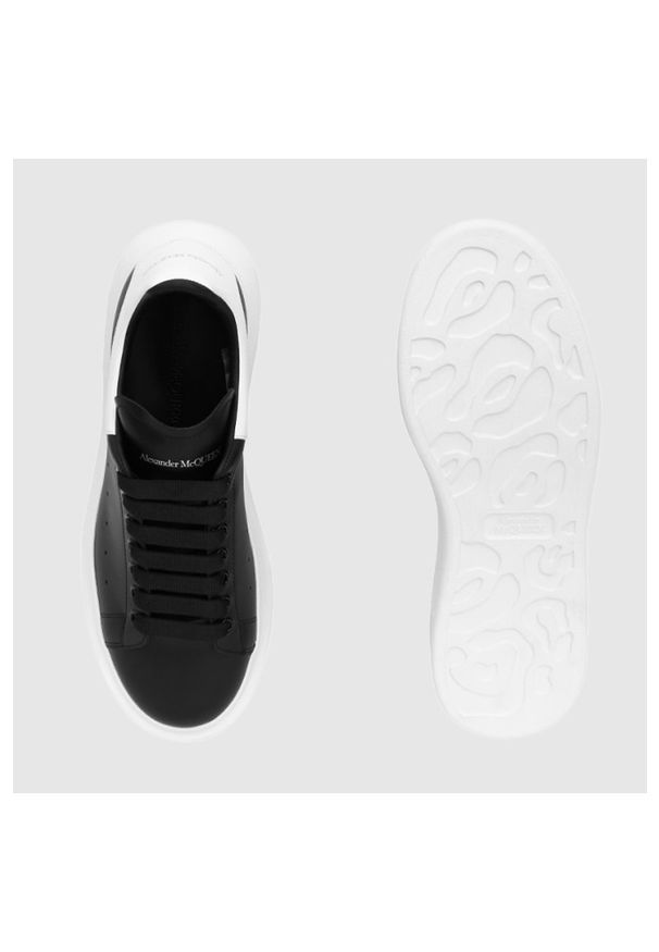 Alexander McQueen - ALEXANDER MCQUEEN Czarne sneakersy męskie z białym napiętkiem, Rozmiar 44. Kolor: czarny. Materiał: skóra