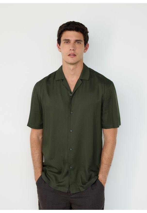 Reserved - Koszula regular fit z wiskozy - zielony. Kolor: zielony. Materiał: wiskoza