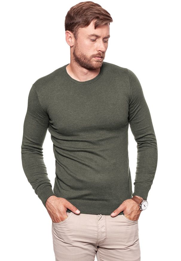 Wrangler - MĘSKI SWETER WRANGLER CREW KNIT DUSTY OLIVE W85672P45. Styl: klasyczny