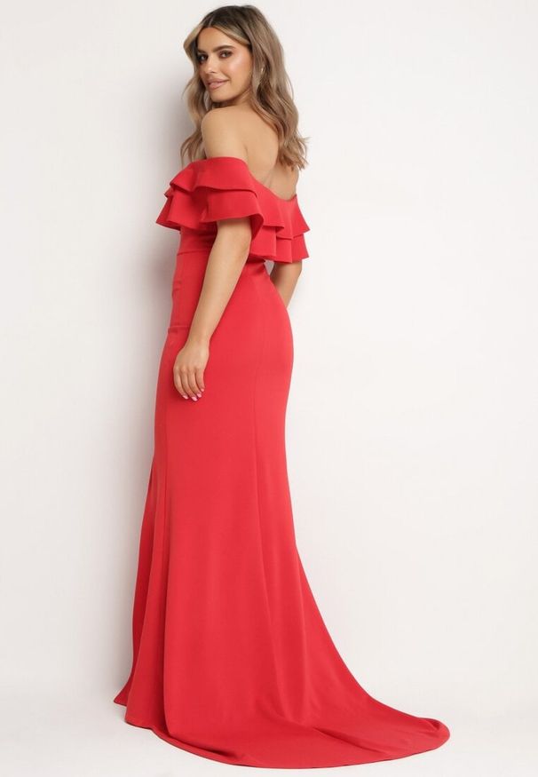 Born2be - Czerwona Elegancka Sukienka Typu Hiszpanka z Rozkloszowanym Dołem i Wycięciami Tumini. Okazja: na imprezę. Typ kołnierza: dekolt hiszpanka. Kolor: czerwony. Materiał: skóra. Długość rękawa: krótki rękaw. Typ sukienki: rozkloszowane, dopasowane. Styl: elegancki