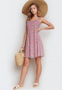 Born2be - Różowa Rozkloszowana Sukienka na Ramiączkach Pezorea. Kolor: różowy. Materiał: jeans. Długość rękawa: na ramiączkach. Styl: elegancki #1