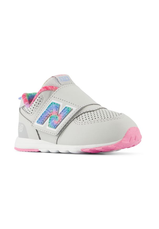 Buty niemowlęce New Balance NW574KL – szare. Okazja: na co dzień. Zapięcie: rzepy. Kolor: szary. Materiał: syntetyk, materiał, guma. Szerokość cholewki: normalna. Model: New Balance 574. Sport: turystyka piesza