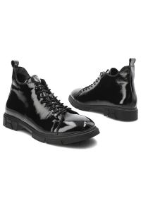 Czarne Botki Venezia Modne Buty Damskie. Kolor: czarny. Materiał: skóra, lakier. Styl: klasyczny