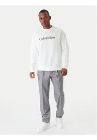 Calvin Klein Bluza Hero Logo K10K112956 Biały Comfort Fit. Kolor: biały. Materiał: bawełna #3