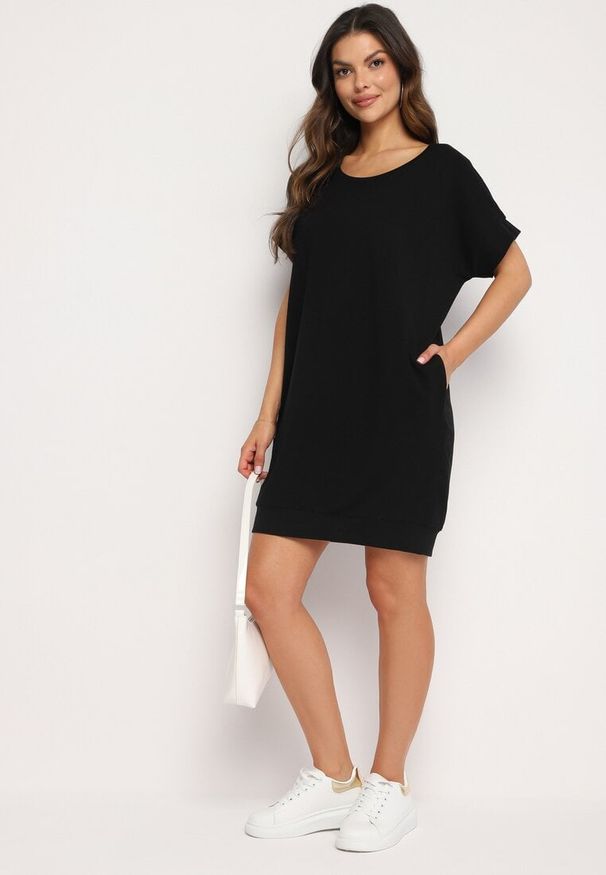 Born2be - Czarna Pudełkowa Sukienka T-shirtowa o Krótkim Kroju Orlella. Kolor: czarny. Sezon: lato