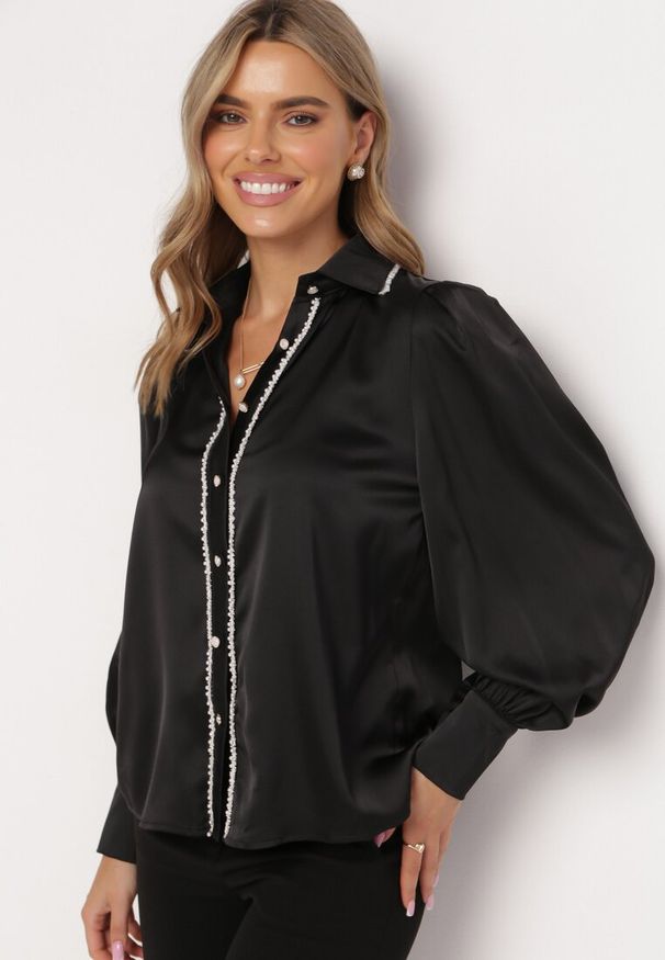 Born2be - Czarna Koszula z Bufiastymi Rękawami Zapinana na Guziki Ozdobiona Koralikami Torlee. Kolor: czarny. Wzór: aplikacja