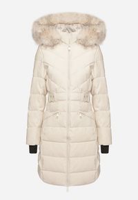 Born2be - Jasnobeżowa Kurtka Pikowana z Dwustronnym Suwakiem Kapturem z Futrem i Elastycznym Paskiem Moonrose. Okazja: na co dzień, na spacer. Kolor: beżowy. Materiał: futro. Styl: casual, elegancki #3