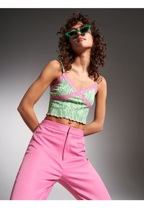 Sinsay - Crop top na ramiączkach - wielobarwny. Materiał: bawełna, włókno, koronka. Długość rękawa: na ramiączkach. Wzór: koronka