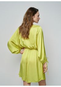 Ochnik - Limonkowa sukienka mini z bufiatymi rękawami. Kolor: zielony. Materiał: wiskoza. Długość: mini