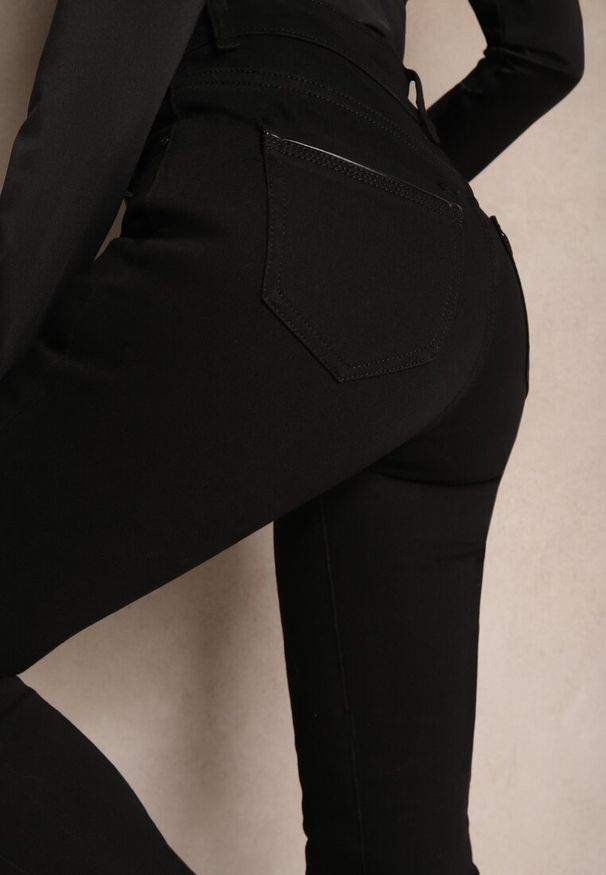 Renee - Czarne Bawełniane Spodnie o Kroju Skinny z Cyrkoniami Senviel. Okazja: na co dzień. Kolor: czarny. Materiał: bawełna. Wzór: aplikacja. Styl: elegancki, casual