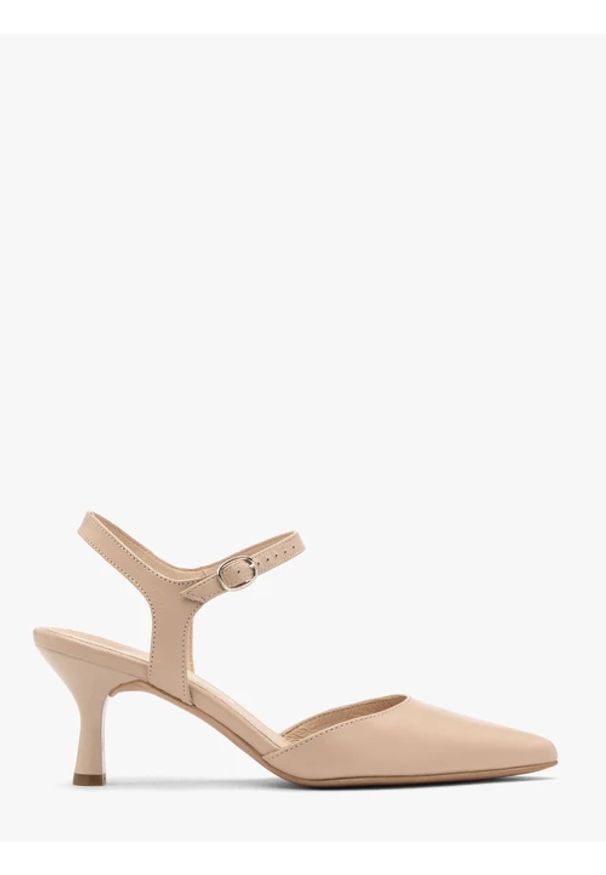 Ryłko - Beżowe czółenka na lakierowanym obcasie. Kolor: beżowy. Materiał: skóra. Obcas: na obcasie. Styl: street. Wysokość obcasa: średni