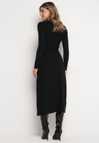 Born2be - Czarna Dzianinowa Sukienka Maxi z Wiązanym Paskiem Topania. Kolor: czarny. Materiał: dzianina. Długość: maxi #2