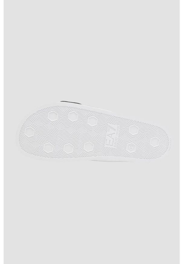 EA7 Emporio Armani - EA7 EMPORIO ARMANI Czarne klapki. Kolor: biały
