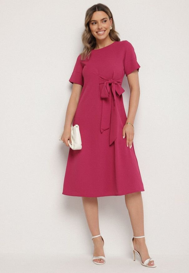 Born2be - Fioletowa Sukienka Vices o Rozkloszowanym Kroju z Ozdobnym Wiązaniem Ellis. Okazja: na co dzień, na imprezę. Kolor: fioletowy. Materiał: skóra, jeans. Długość rękawa: krótki rękaw. Styl: casual, klasyczny