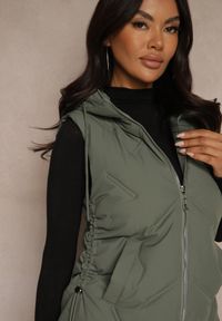 Renee - Zielona Pikowana Kamizelka z Kapturem w Stylu Basic Cleopie. Okazja: na spacer, na co dzień. Typ kołnierza: kaptur. Kolor: zielony. Styl: casual, sportowy, klasyczny #2